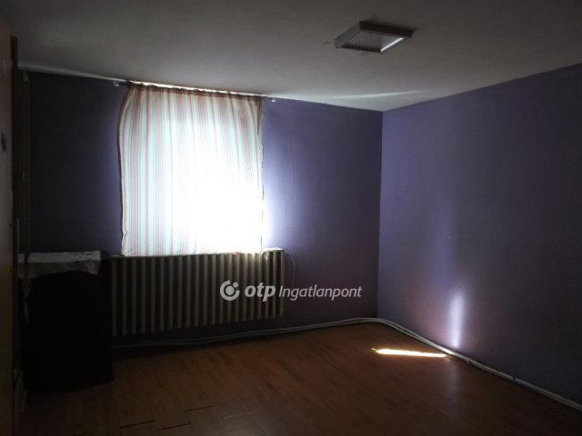 Eladó családi ház, Zsámbokon 16.2 M Ft, 1+3 szobás