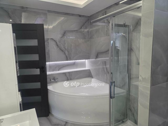 Eladó családi ház, Abonyban 108 M Ft, 3 szobás