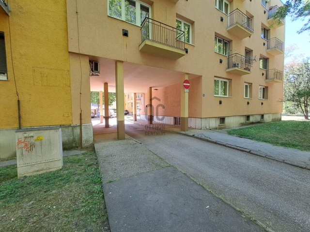 Eladó téglalakás, Cegléden 47.9 M Ft, 2 szobás