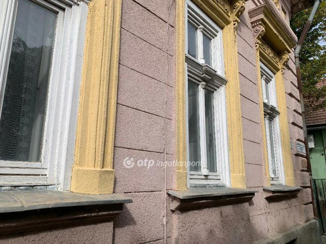 Eladó téglalakás, Túrkevén 9.9 M Ft, 1 szobás
