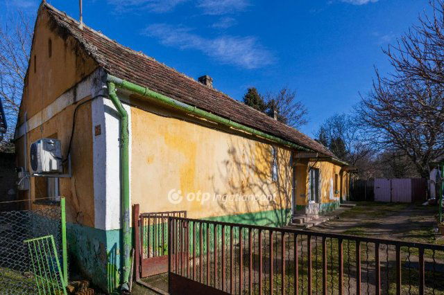 Eladó családi ház, Várvölgyön 30 M Ft, 2 szobás