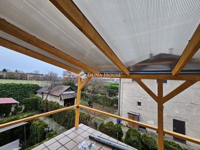 Eladó téglalakás, Vácon 85 M Ft, 2 szobás