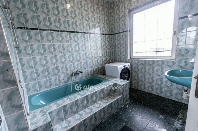 Eladó családi ház, Budapesten, XV. kerületben 160 M Ft