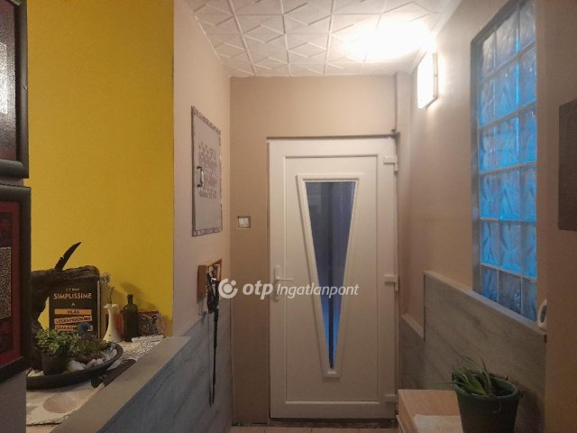 Eladó családi ház, Nyergesújfaluban 56.5 M Ft, 3 szobás