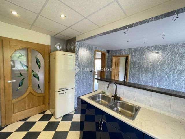 Eladó családi ház, Sárváron 199 M Ft, 9 szobás