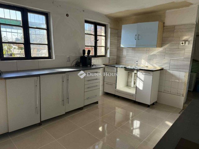 Eladó nyaraló, Bicskén 26.9 M Ft, 3 szobás