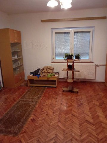 Eladó családi ház, Győrött 62 M Ft, 8 szobás