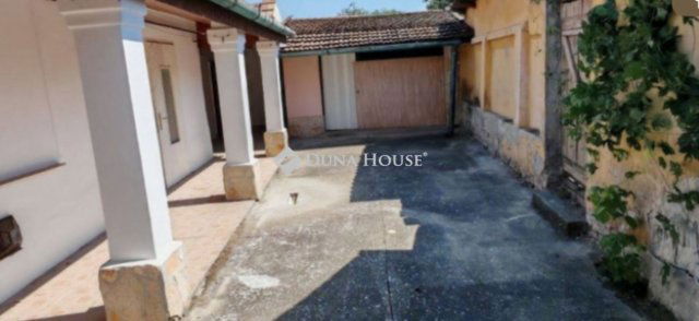 Eladó családi ház, Jászberényben 15.9 M Ft, 1 szobás