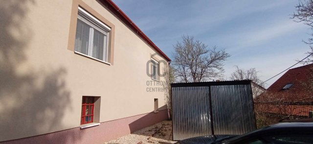 Eladó családi ház, Pécsett 54.99 M Ft, 3 szobás