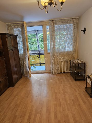 Eladó panellakás, Pécsett, Málomi úton 32.5 M Ft, 1+1 szobás