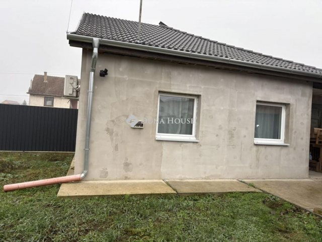 Eladó családi ház, Sülysápon 34.9 M Ft, 2 szobás