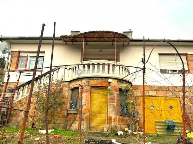 Eladó családi ház, Budapesten, III. kerületben 159 M Ft