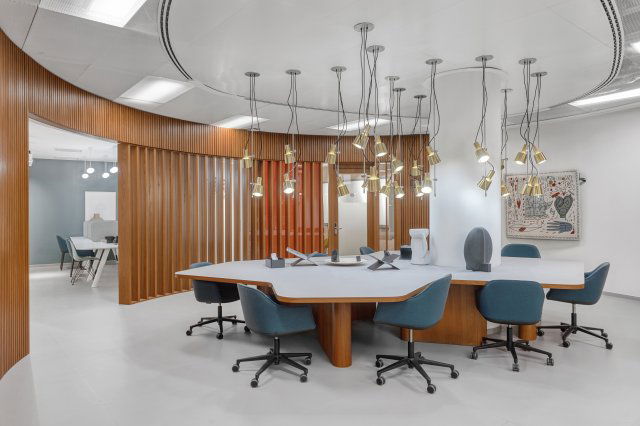 Kiadó iroda, Budapesten, V. kerületben, Szervita téren