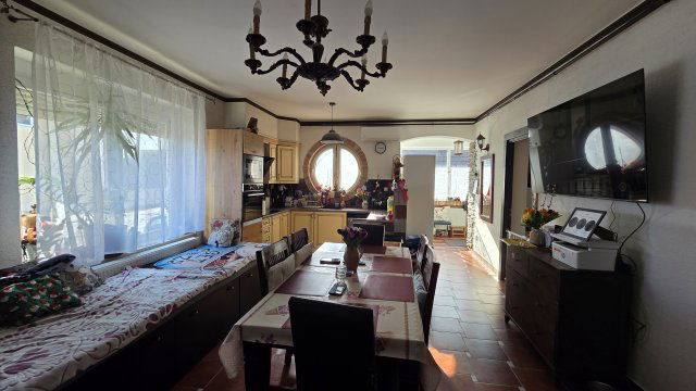 Eladó családi ház, Leányváron 82 M Ft, 4+2 szobás