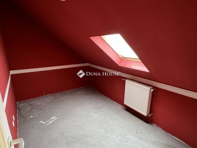 Eladó családi ház, Sárbogárdon 43.9 M Ft, 7 szobás