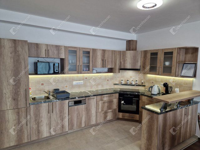 Eladó téglalakás, Siófokon 129.9 M Ft, 3 szobás