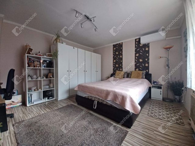 Eladó családi ház, Debrecenben 62 M Ft, 5 szobás