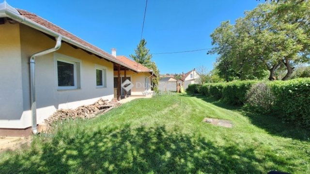 Eladó családi ház, Nadapon 87.1 M Ft, 4 szobás