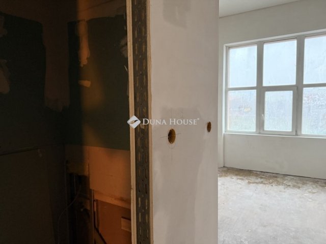 Eladó téglalakás, Budapesten, XXI. kerületben 21 M Ft, 1 szobás