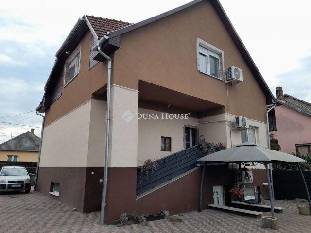 Eladó családi ház, Turán 159.9 M Ft, 4 szobás