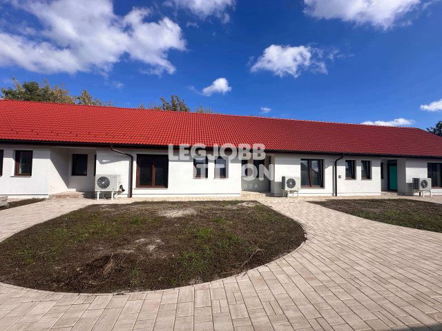 Kiadó sorház, albérlet, Cegléden 260 E Ft / hó, 2+1 szobás