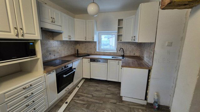 Eladó családi ház, Szegeden 47.5 M Ft, 2+2 szobás