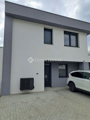 Eladó sorház, Ajkán 75 M Ft, 4 szobás / költözzbe.hu