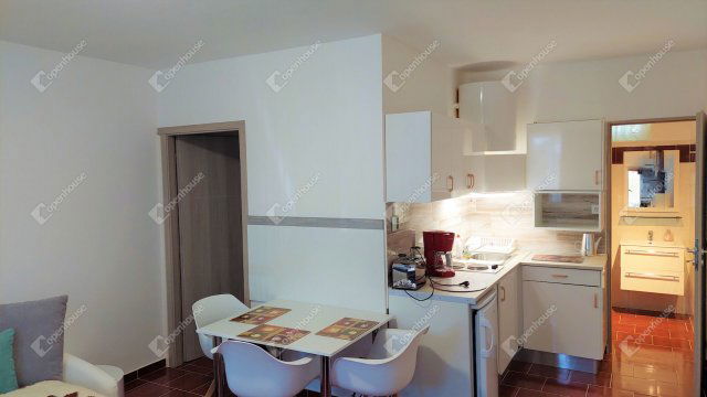 Eladó hotel, Zamárdiban 390 M Ft, 30 szobás