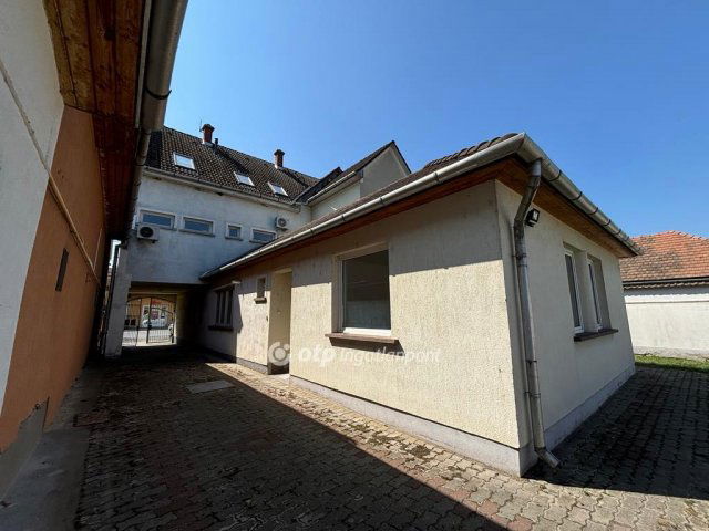 Eladó téglalakás, Encsen 35 M Ft, 2+2 szobás