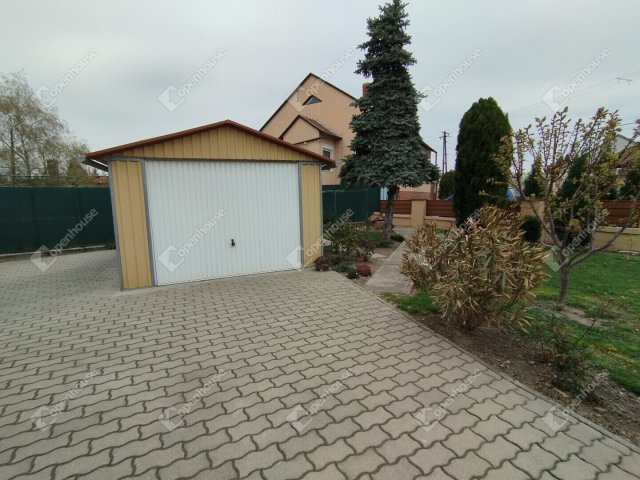 Eladó családi ház, Csornán 53 M Ft, 3 szobás