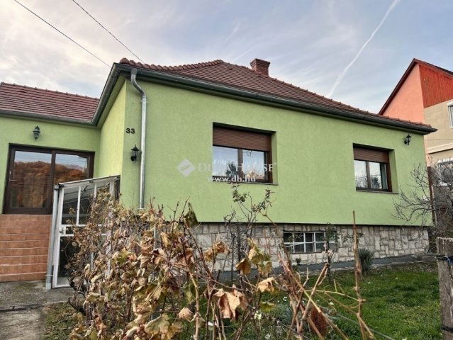 Eladó családi ház, Pécsett 82.9 M Ft, 2 szobás