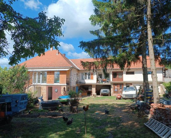 Eladó családi ház, Szokolyán 89.9 M Ft, 7 szobás