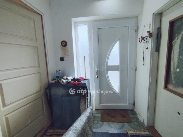 Eladó családi ház, Ajkán 49.9 M Ft, 4 szobás