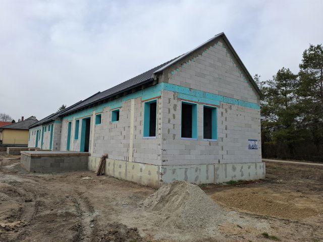 Eladó ikerház, Mendén 127.9 M Ft, 5 szobás