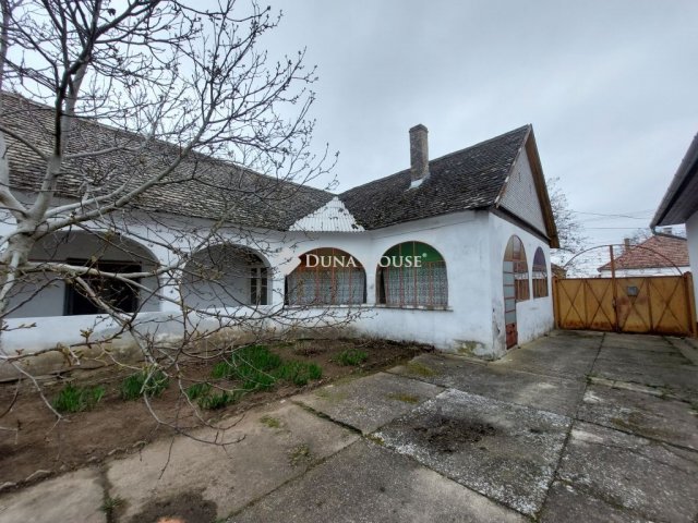 Eladó családi ház, Érsekcsanádon 18.99 M Ft, 4 szobás