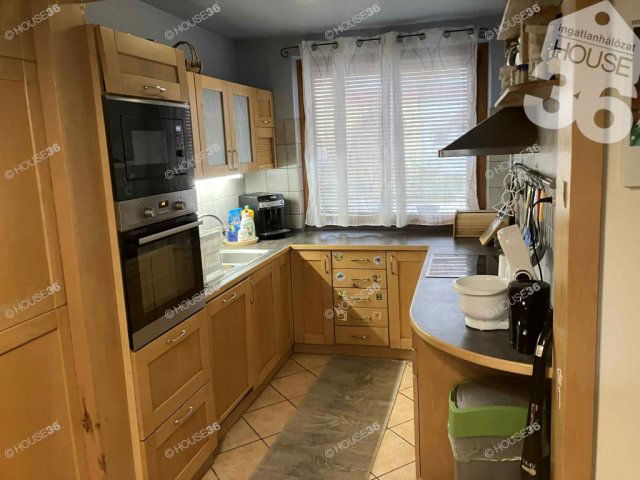 Eladó panellakás, Kecskeméten 84.99 M Ft, 5 szobás