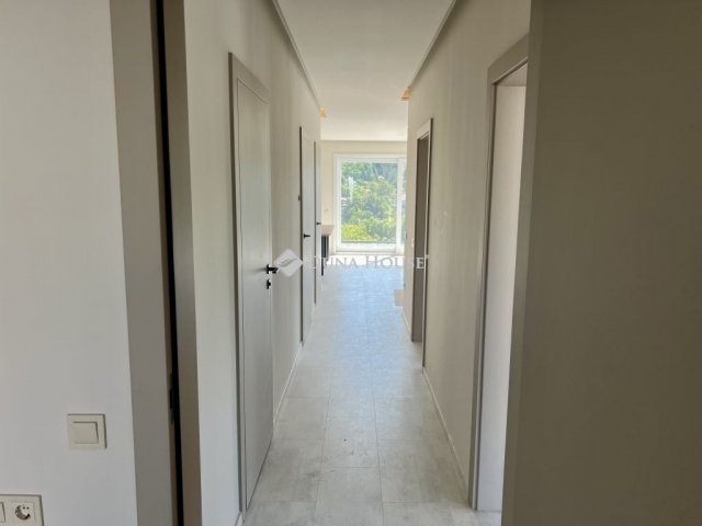 Eladó családi ház, Pécsett 127.9 M Ft, 4 szobás