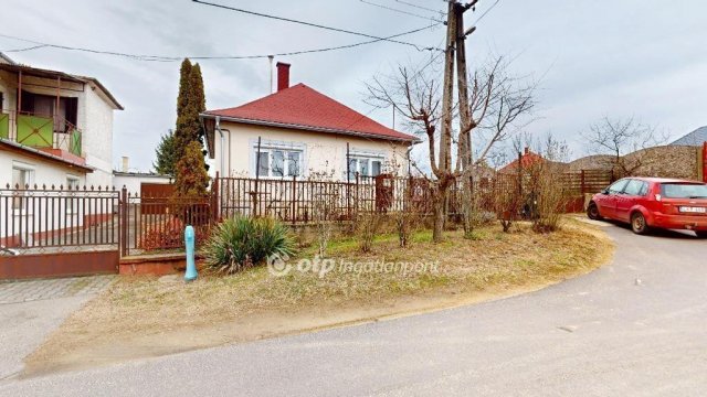 Eladó családi ház, Nyírbátorban 45.5 M Ft, 2 szobás