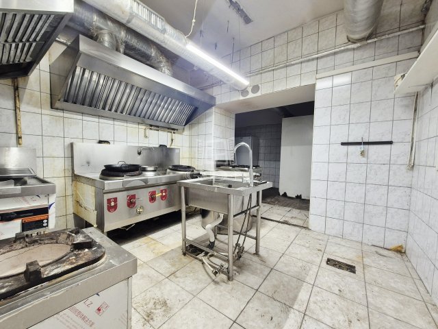 Eladó üzlethelyiség, Budapesten, VI. kerületben 76 M Ft