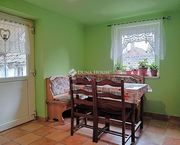 Eladó családi ház, Ongán 49.8 M Ft, 5 szobás