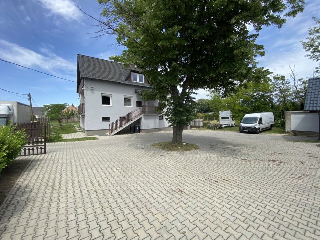 Eladó családi ház, Kocson 178 M Ft, 5+3 szobás