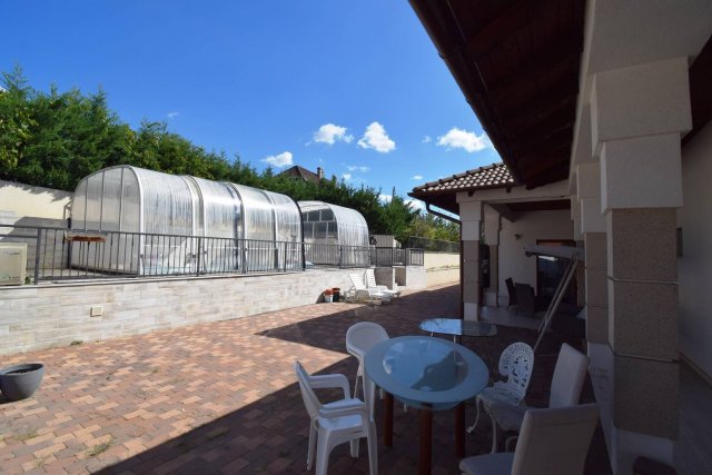 Eladó családi ház, Szigetszentmiklóson 264 M Ft, 4 szobás