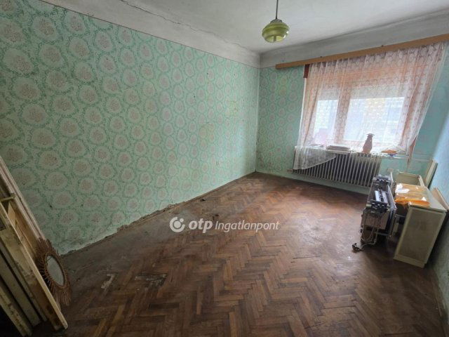 Eladó családi ház, Pápán 25.9 M Ft, 3 szobás