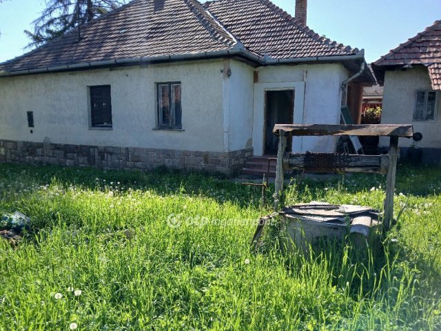 Eladó családi ház, Karácsondon 13 M Ft, 3+1 szobás