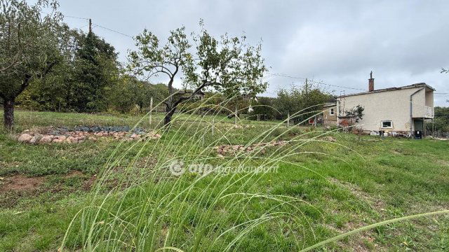 Eladó nyaraló, Pécsett 15.9 M Ft, 1+2 szobás