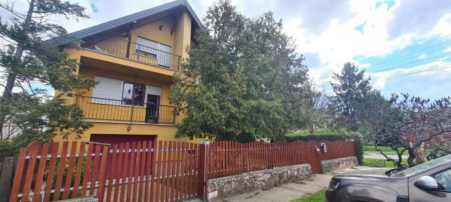 Eladó családi ház, Tatán 87.5 M Ft, 4+2 szobás
