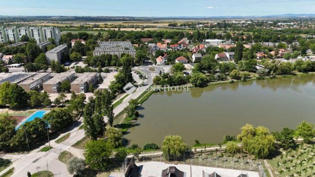 Eladó téglalakás, Székesfehérvárott 99.9 M Ft, 4 szobás