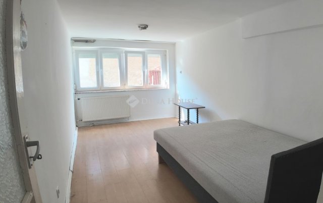 Eladó családi ház, Sárváron 92 M Ft, 7+1 szobás