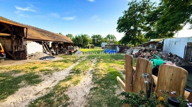 Eladó családi ház, Vecsésen 129 M Ft, 2 szobás