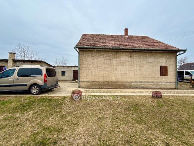 Eladó családi ház, Nyársapáton 42 M Ft, 2+1 szobás